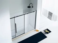 Porta Sopravasca Velo Cm 170 H150 Anta Scorrevole Destra Cristallo Serigrafato Profili Nero Opaco